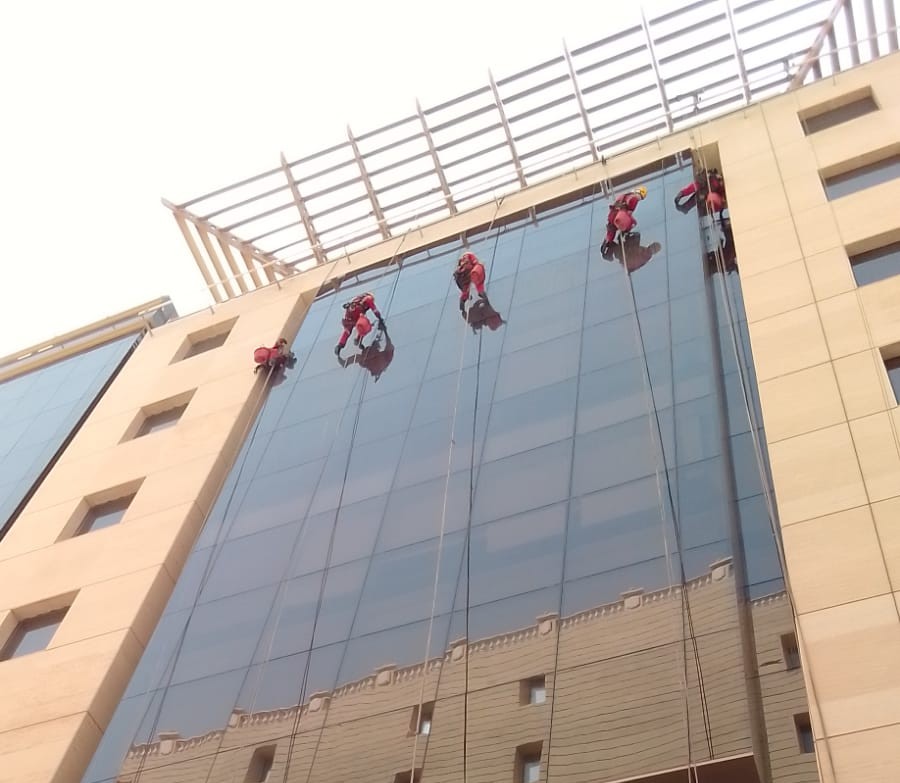 Facade and Glass Cleaning